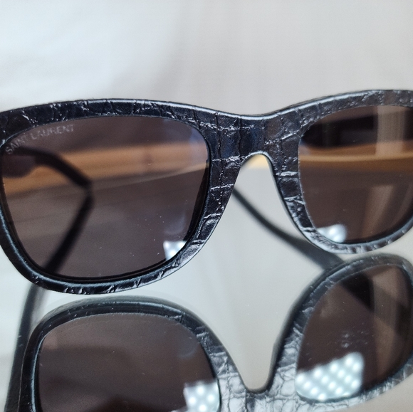 Saint Laurent designer sunglasses 👓 🕶 😎 - Picture 9 of 13